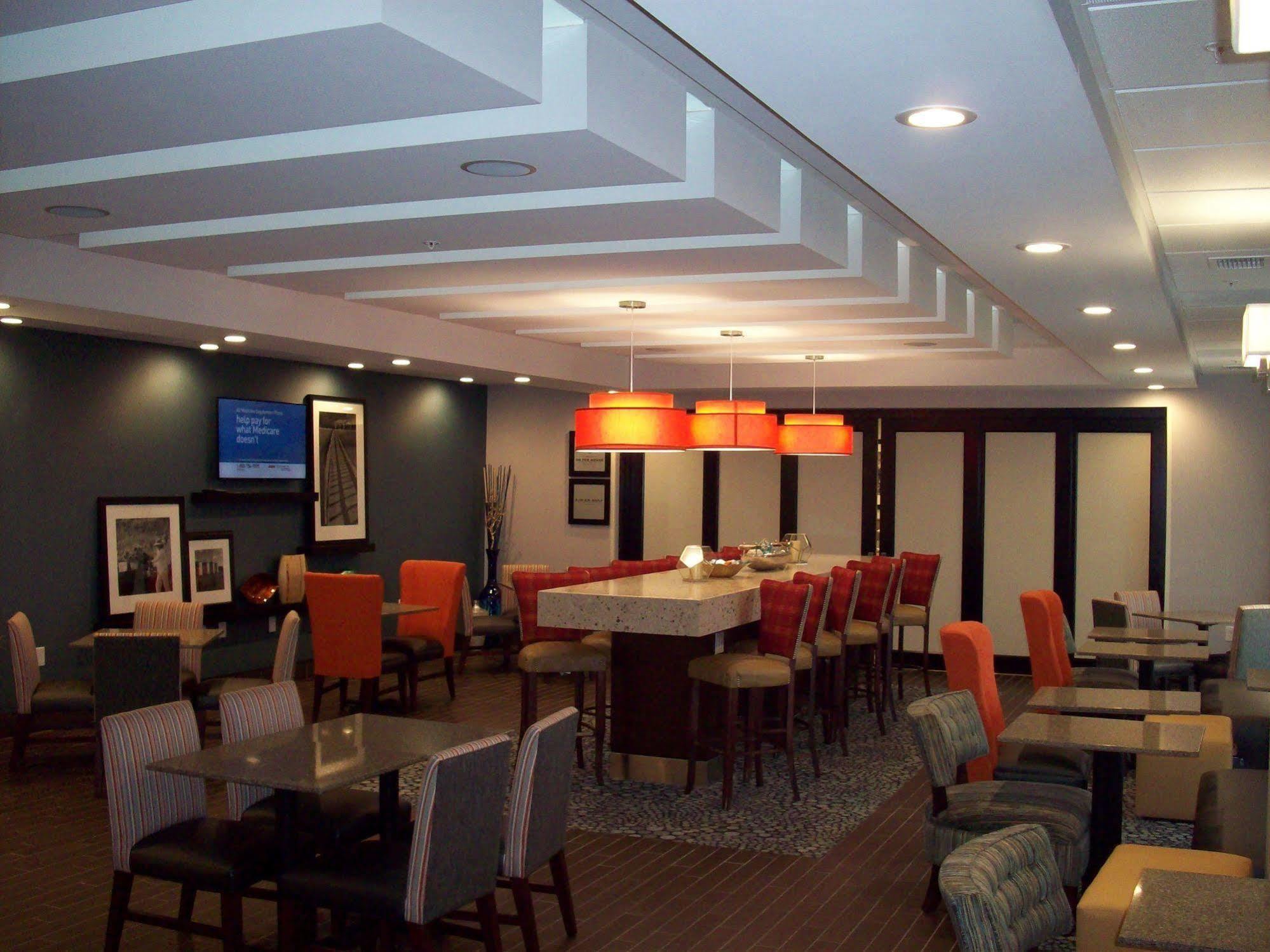 Hampton Inn- Suffolk Exterior photo