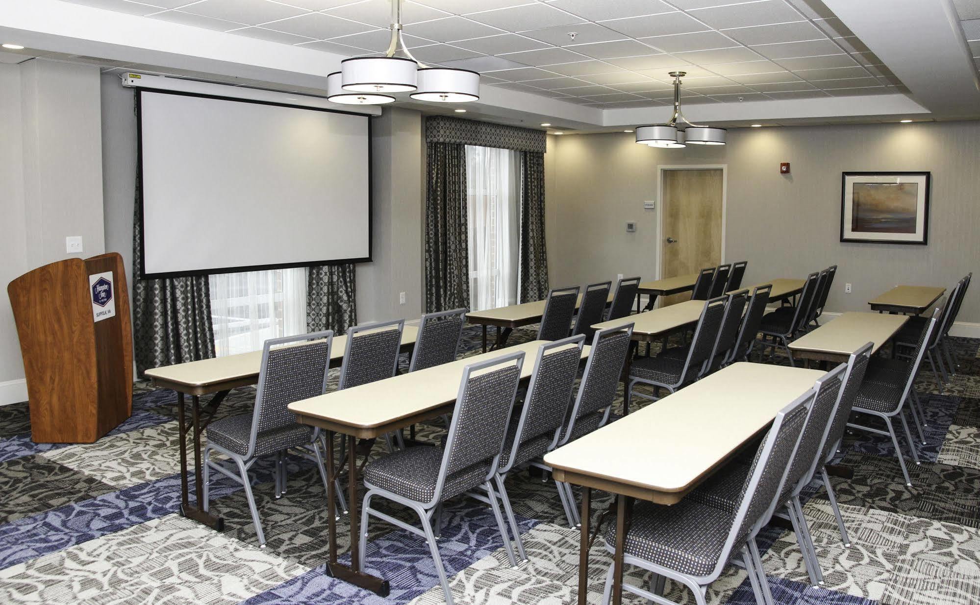 Hampton Inn- Suffolk Exterior photo